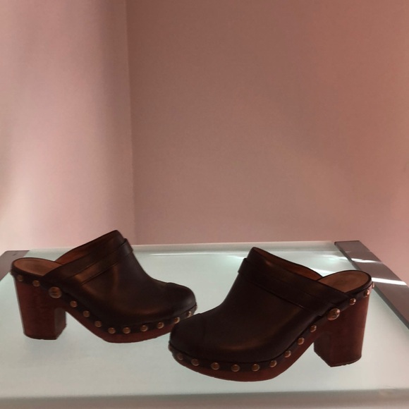 CHANEL Shoes - CHANEL brown/black leather clogs